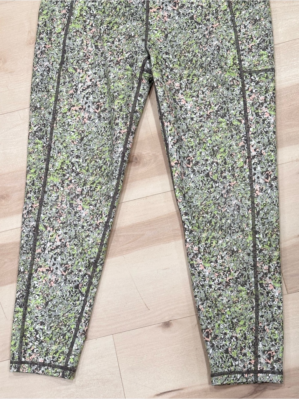 SWEATY BETTY Green Alert Pebble Print Super Sculpt 7/8 Leggings Sz XL Athletic - Picture 6 of 13